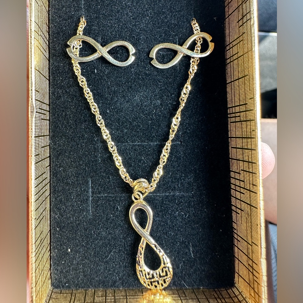 SOLD!!!18karat gold infinity set